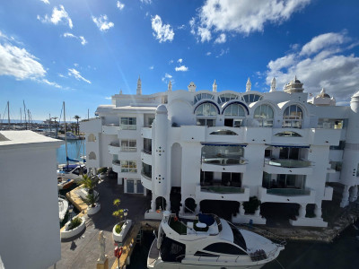 2 Bedroom Middle Floor Apartment in Benalmadena - Image 2