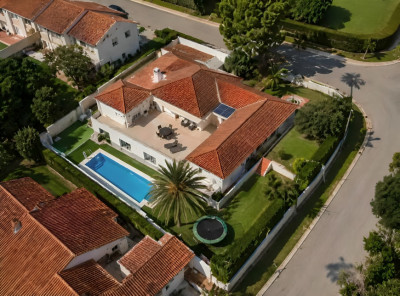 6 Bedroom Detached Villa in Sotogrande Costa - Image 1