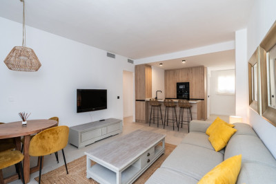 2 Bedroom Middle Floor Apartment in Marbella - Image 1
