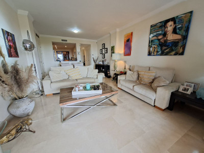 2 Bedroom Middle Floor Apartment in La Duquesa - Image 2