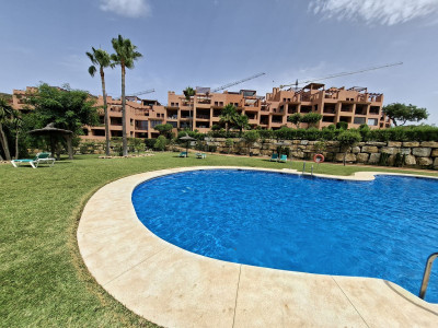 2 Bedroom Middle Floor Apartment in La Duquesa - Image 5