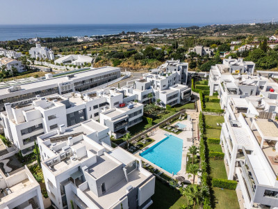 2 Bedroom Top Floor Apartment in Estepona - Image 2