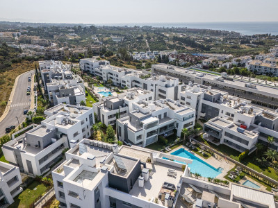 2 Bedroom Top Floor Apartment in Estepona - Image 4