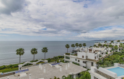 5 Bedroom Penthouse in Estepona - Image 2