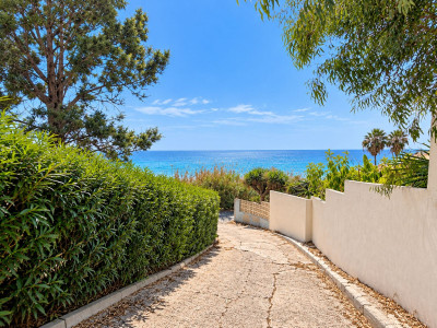 1 Bedroom Penthouse in Estepona - Image 5