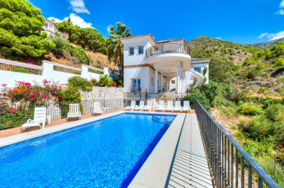 6 Bedroom Detached Villa in Valtocado - Image 1