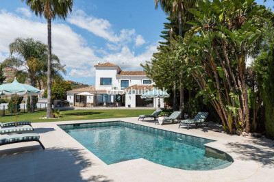 6 Bedroom Detached Villa in Benahavís - Image 1