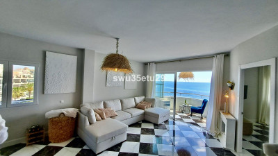 1 Bedroom Middle Floor Apartment in Calahonda - Image 5
