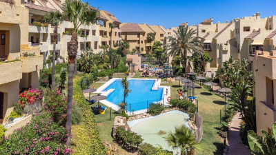 2 Bedroom Middle Floor Apartment in La Duquesa