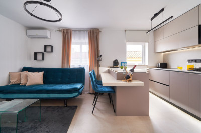 2 Bedroom Middle Floor Apartment in Marbella - Image 3