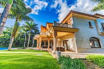 8 Bedroom Detached Villa in Guadalmina Baja - Image 1