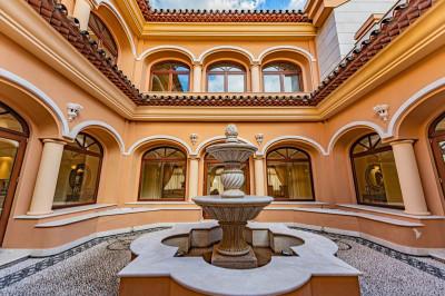 8 Bedroom Detached Villa in Guadalmina Baja - Image 5