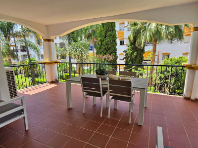 2 Bedroom Middle Floor Apartment in Puerto Banús - Image 1
