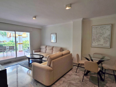 2 Bedroom Middle Floor Apartment in Puerto Banús - Image 3