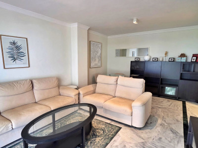 2 Bedroom Middle Floor Apartment in Puerto Banús - Image 5