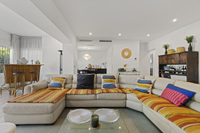 4 Bedroom Detached Villa in Guadalmina Alta - Image 2