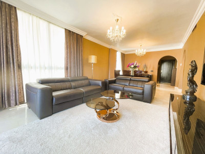 2 Bedroom Middle Floor Apartment in Calahonda - Image 2