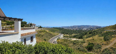 5 Bedroom Detached Villa in Mijas - Image 2