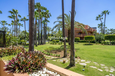2 Bedroom Ground Floor Apartment in Puerto Banús - Image 1