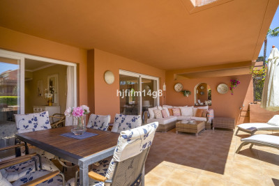 2 Bedroom Ground Floor Apartment in Puerto Banús - Image 2