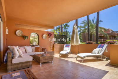 2 Bedroom Ground Floor Apartment in Puerto Banús - Image 3