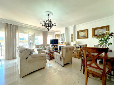 3 Bedroom Townhouse in Estepona - Image 2