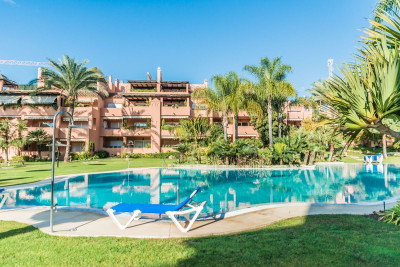 2 Bedroom Middle Floor Apartment in Guadalmina Baja - Image 1