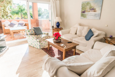 2 Bedroom Middle Floor Apartment in Guadalmina Baja - Image 4