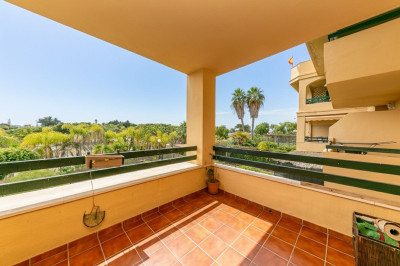 2 Bedroom Middle Floor Apartment in Estepona