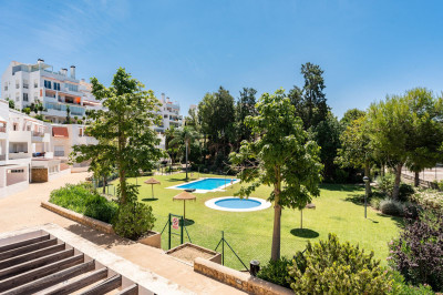 2 Bedroom Middle Floor Apartment in Torrequebrada - Image 4