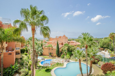 2 Bedroom Middle Floor Apartment in Reserva de Marbella