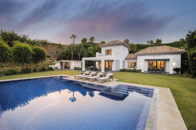 4 Bedroom Detached Villa in Benahavís - Image 1