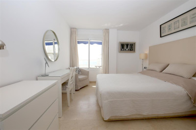 2 Bedroom Penthouse in Estepona - Image 3