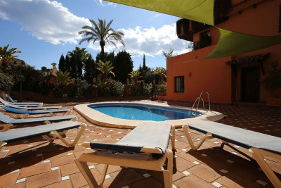 3 Bedroom Middle Floor Apartment in Estepona - Image 1