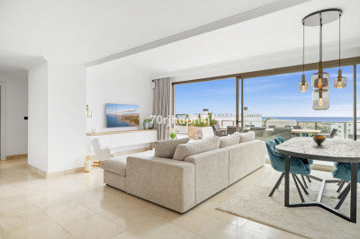 3 Bedroom Penthouse in Estepona - Image 2