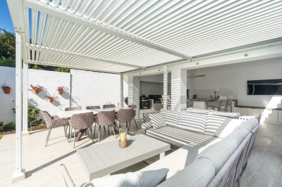 5 Bedroom Detached Villa in El Paraiso - Image 5
