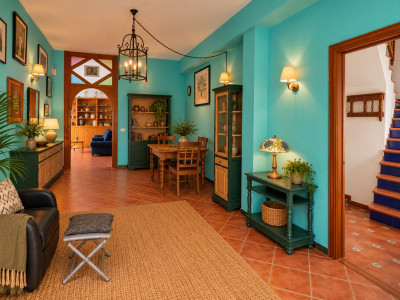 5 Bedroom Detached Villa in Casares - Image 3