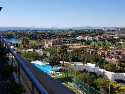 3 Bedroom Middle Floor Apartment in Benahavís - Image 3