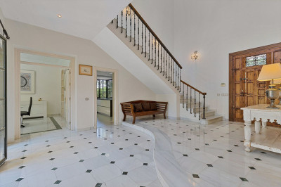 5 Bedroom Detached Villa in Guadalmina Baja - Image 3