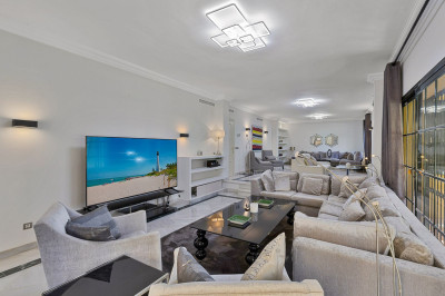 5 Bedroom Detached Villa in Guadalmina Baja - Image 4