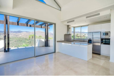 4 Bedroom Penthouse in Benahavís