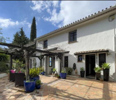 4 Bedroom Detached Villa in Mijas - Image 1
