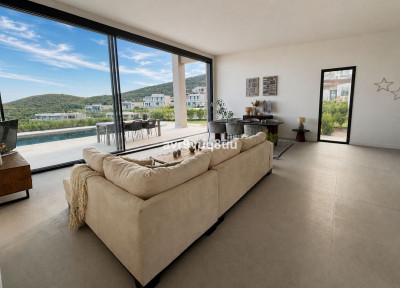 3 Bedroom Detached Villa in Benahavís - Image 2