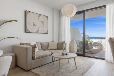 2 Bedroom Middle Floor Apartment in Estepona - Image 1