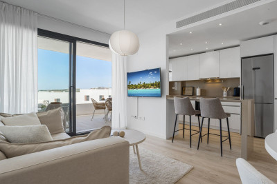 2 Bedroom Middle Floor Apartment in Estepona - Image 3