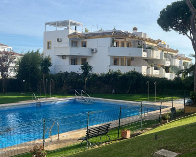 2 Bedroom Middle Floor Apartment in Calahonda - Image 2