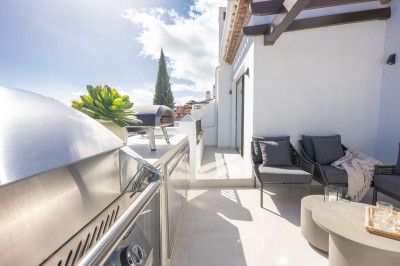 3 Bedroom Penthouse in Benahavís - Image 3