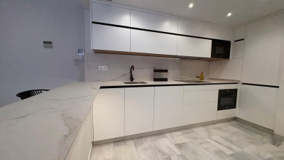 2 Bedroom Middle Floor Apartment in Marbella - Image 5