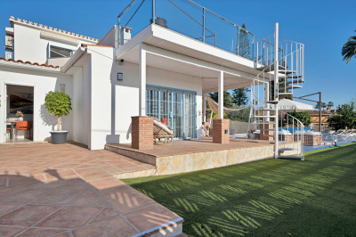 4 Bedroom Detached Villa in San Pedro de Alcántara - Image 3