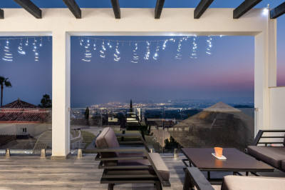 4 Bedroom Detached Villa in Mijas Costa - Image 3